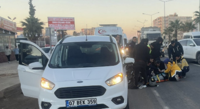 Mardin'de Motosiklet ile Hafif Ticari Araç Çarpıştı